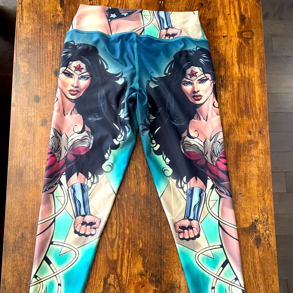 Wonder Woman Workout Leggings - Picture 1 of 4